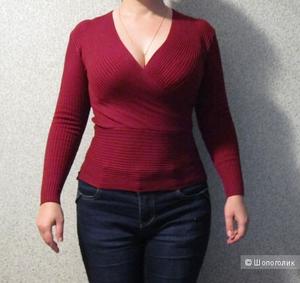 Бордовая кофточка с вырезом