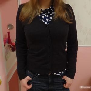 Женский кардиган черного цвета на пуговицах