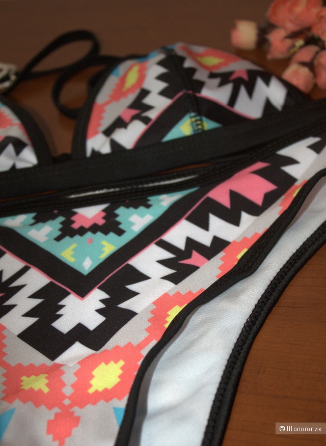 Купальник с красивым цветным узором