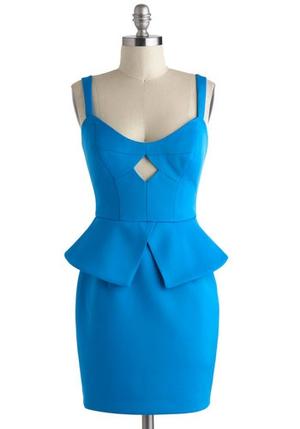 Пристрою новое эффектное платье с баской.