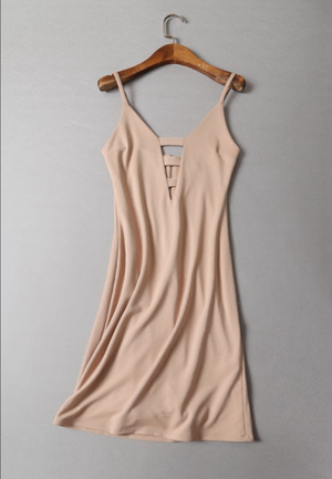 Бежевое трикотажное платье с интересным вырезом S-M/44