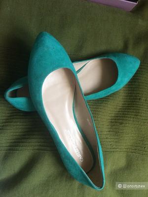 Продам новые замшевые балетки Carlo Pazolini