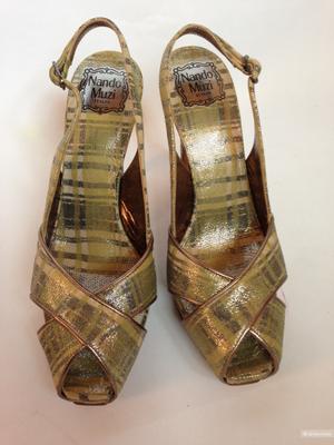 NANDO MUZI красивые босоножки р.38 Новые Италия расцветкой под Burberry