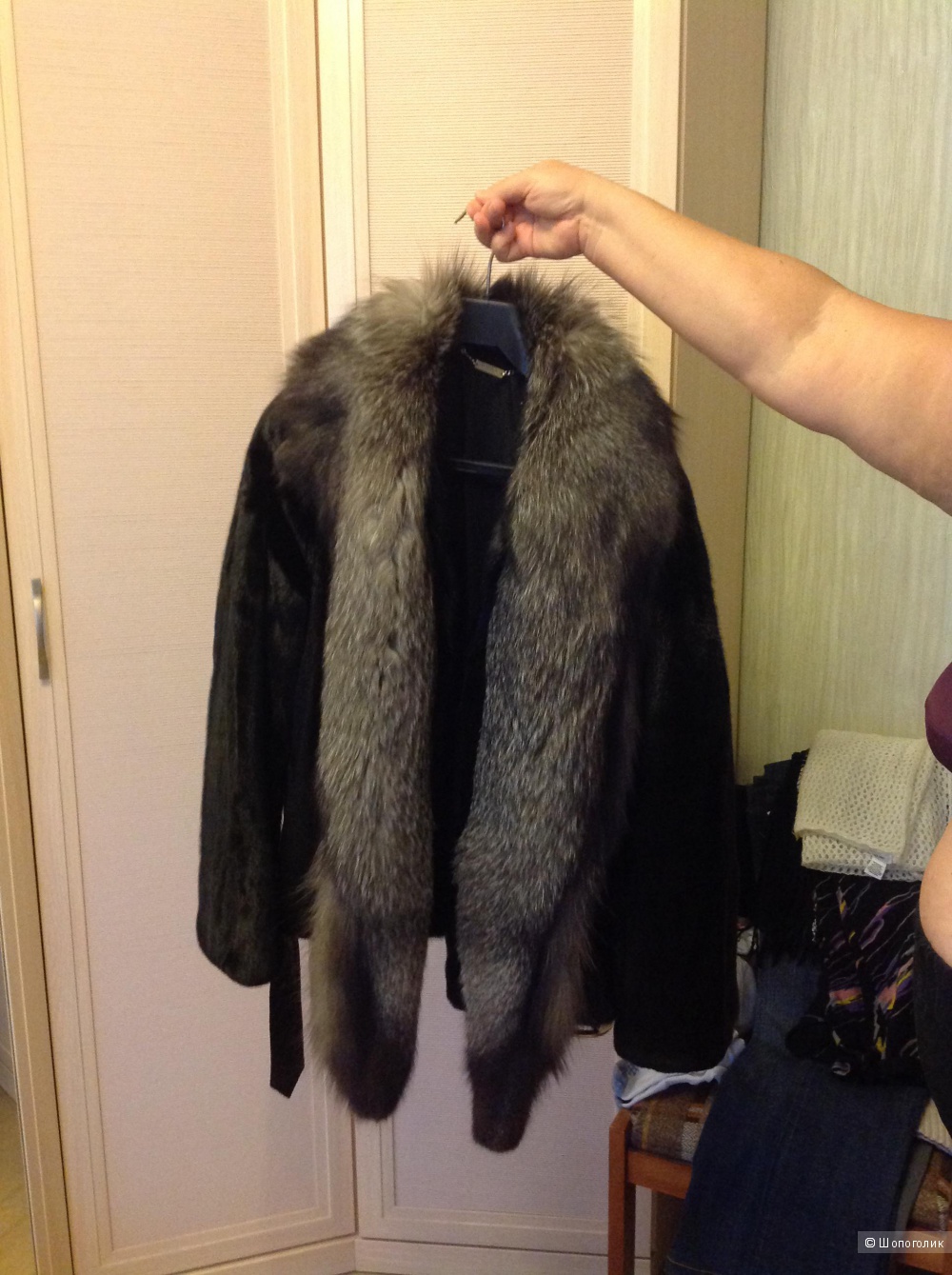 Великолепный Полушубок из норвежской норки с необычным воротником из чернобурки