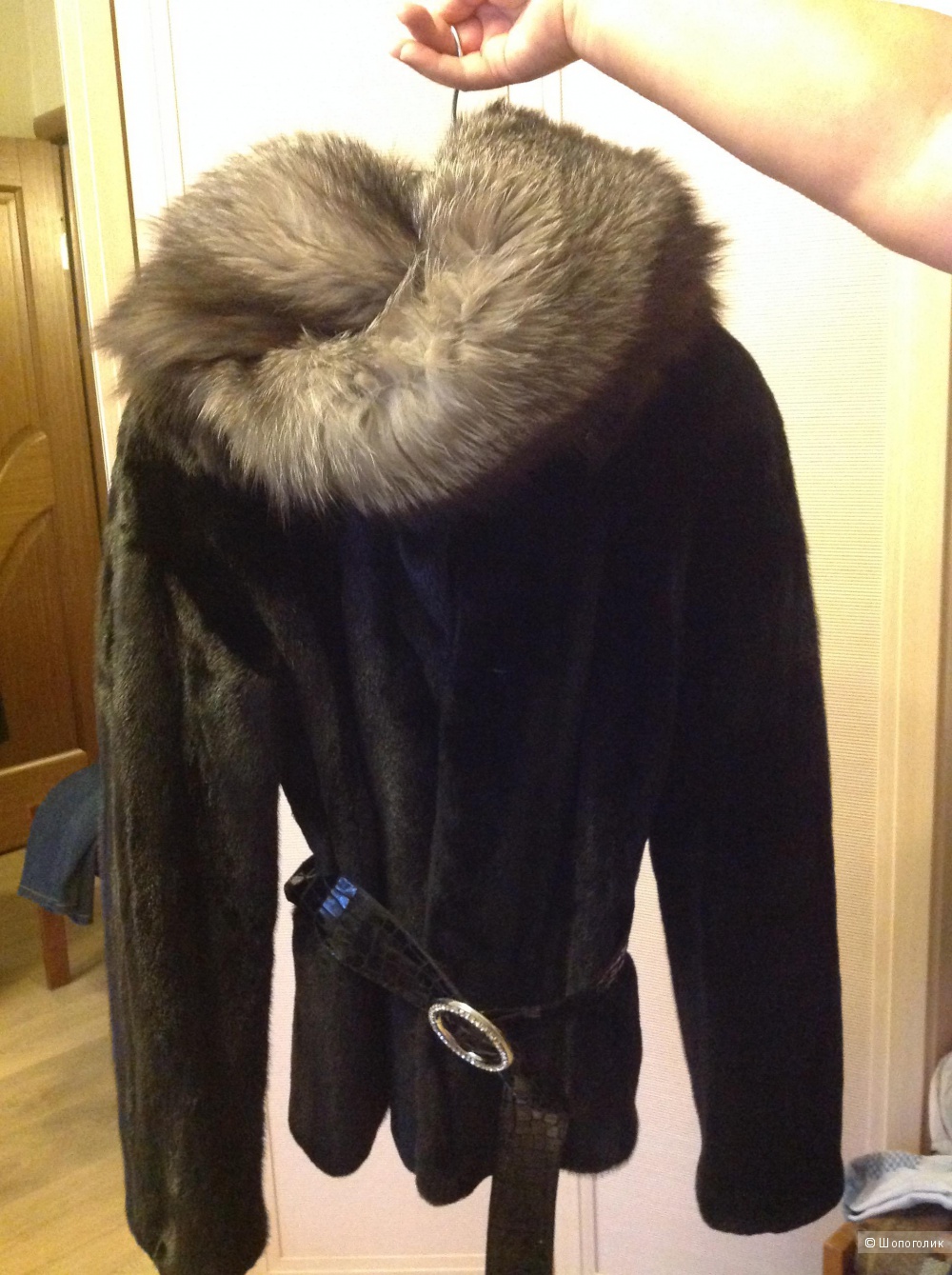 Великолепный Полушубок из норвежской норки с необычным воротником из чернобурки