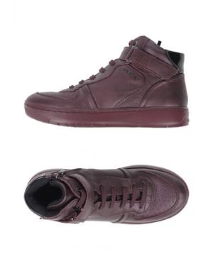 Продам сникерсы Geox