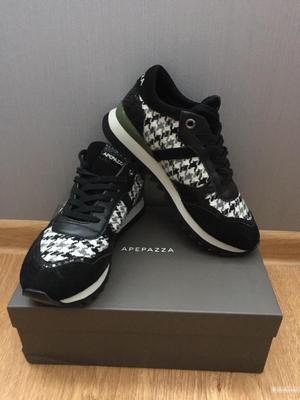 Кроссовки APEPAZZA