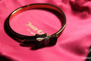 Стильный браслет с бантиком от Juicy Couture