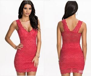 Платье из розового кружева