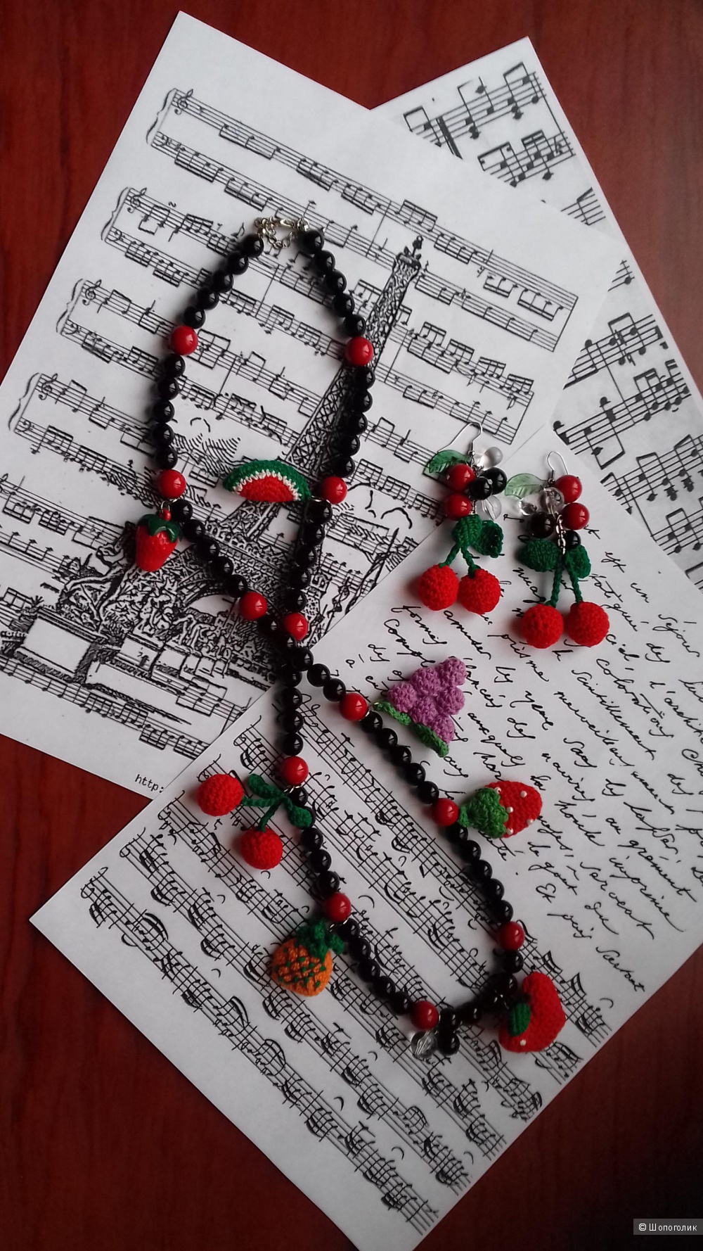 Комплект ручной работы: бусы и серьги