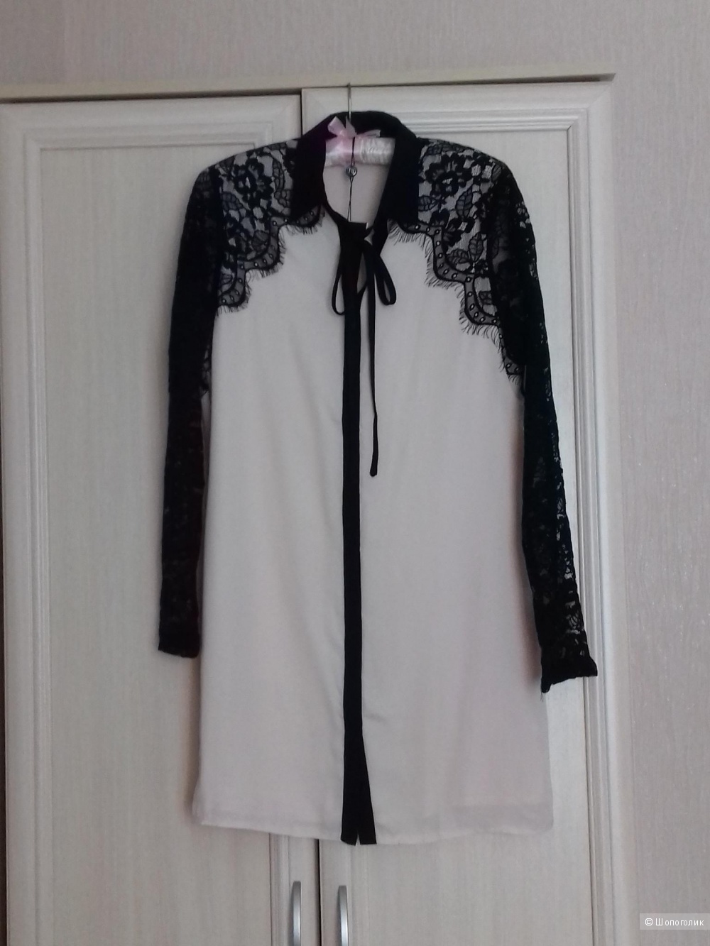 Цельнокройное платье с кружевом и завязкой у горловины Fashion Union, новое, 42/44