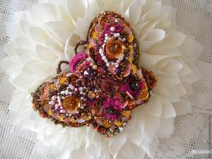 Продам вышитую брошь