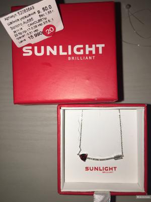 Оригинальное шейное украшение из белого золота, граната и бриллиантов SUNLIGHT