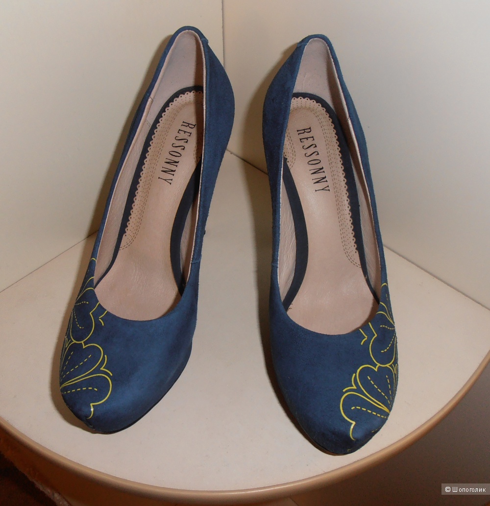 Продам замшевые туфли  RESSONNY, размер 37 (российский).