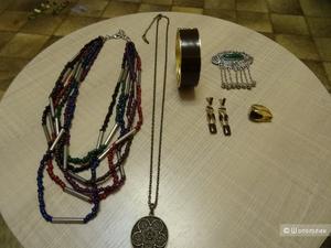 Бижутерия комплектом: брошь, ожерелье, серьги, браслет, б/у