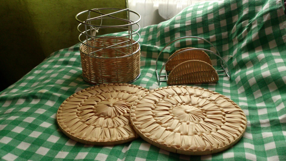 Подставка для салфеток, столовых приборов и под горячее -комплект