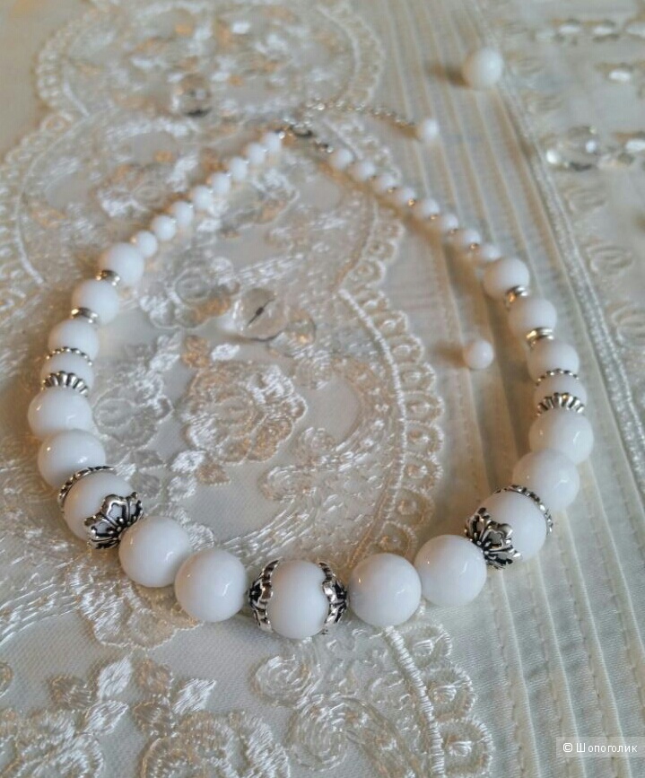 Колье ручной работы из белого агата