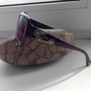 Солнцезащитные очки Coach