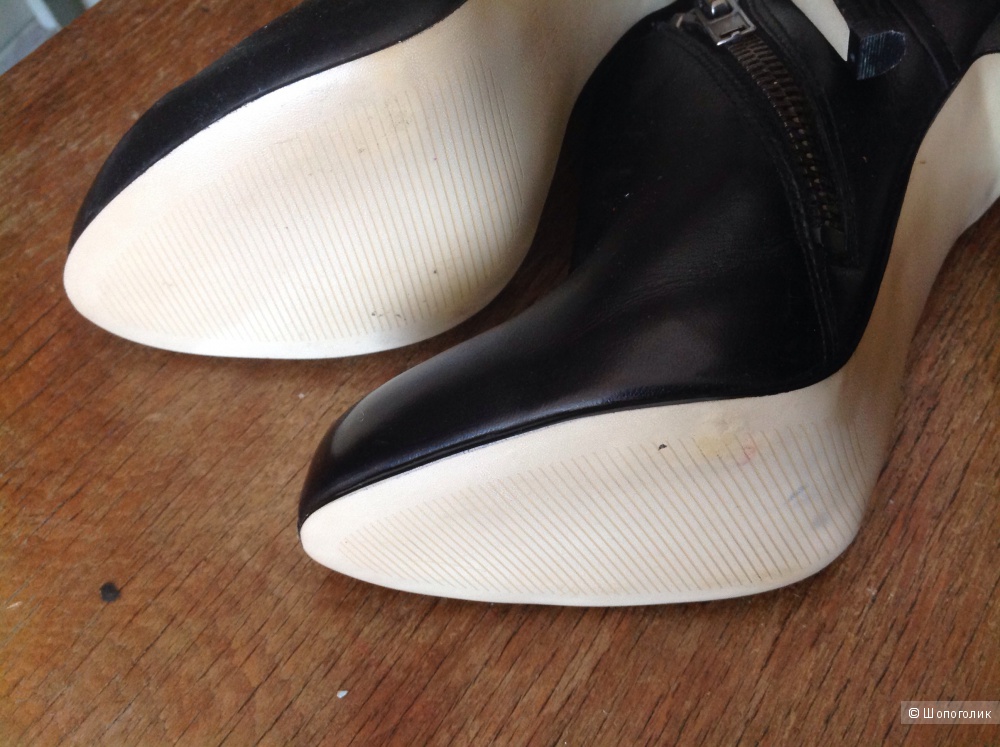 Ботиночки новые кожаные 37 размер.