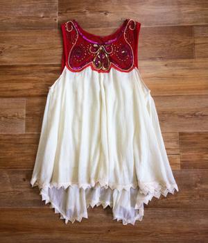 Свободный светлый топ с красной вышивкой Free People размер XS.