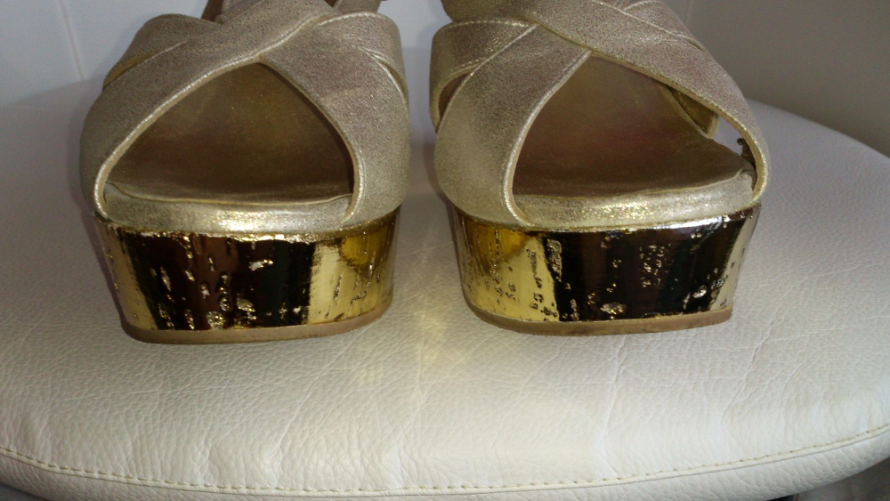 Босоножки  замшевые золотые  танкетке Nando Muzi, размер 39, Италия