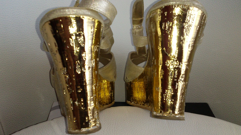 Босоножки  замшевые золотые  танкетке Nando Muzi, размер 39, Италия