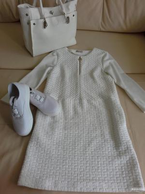 Стильное белое платье  Sercinnetti