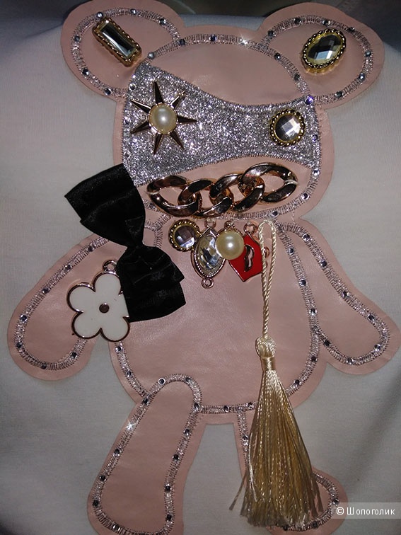 Новая белая футболка с аппликацией и со стразами