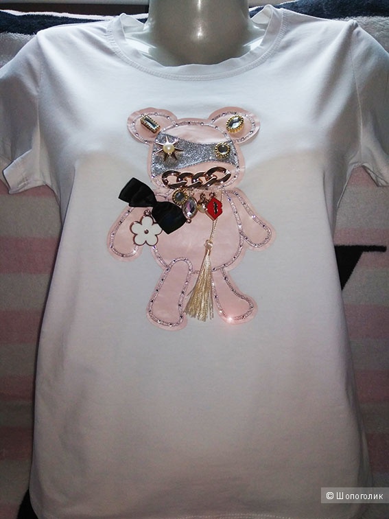 Новая белая футболка с аппликацией и со стразами