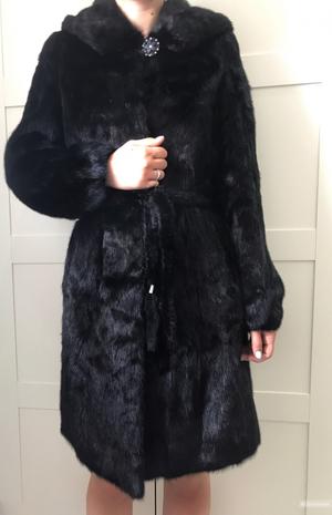 Продаю норковую шубу черную, размер 44-46, состояние хорошее