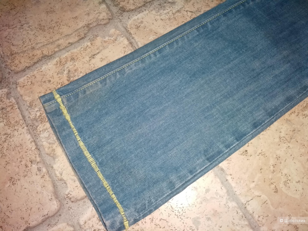 Джинсики - клёшики от Stress 7 , невероятно красивого голубого цвета, 26 размера..