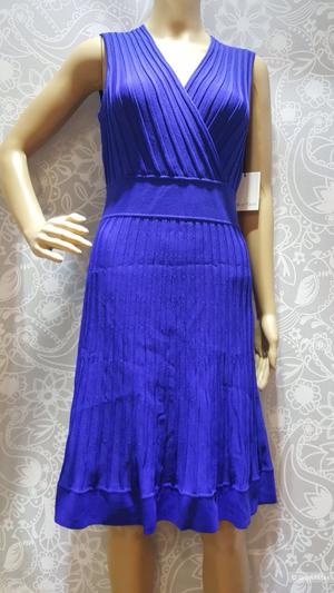 Calvin Klein васильковое плиссированное платье. р.44. Новое.Оригинал