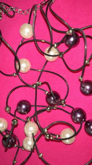 Бусы с перламутровыми белыми и черными шариками, Lady Collection