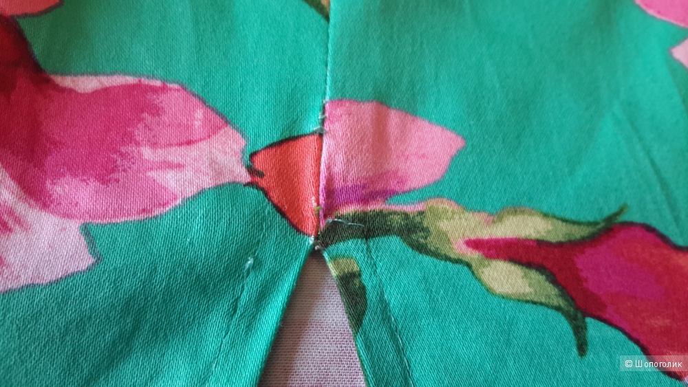 Облегающее платье-футляр размер L (46), но лучше на переходный 46-48