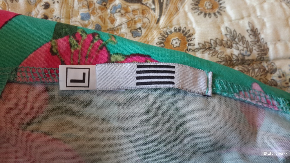 Облегающее платье-футляр размер L (46), но лучше на переходный 46-48