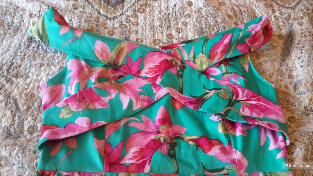 Облегающее платье-футляр размер L (46), но лучше на переходный 46-48