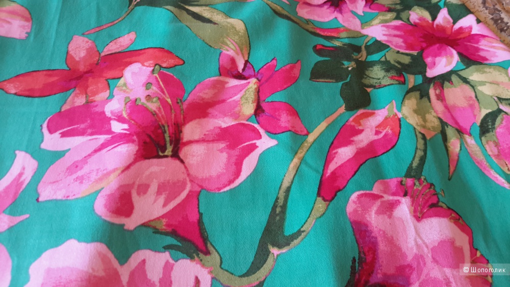 Облегающее платье-футляр размер L (46), но лучше на переходный 46-48