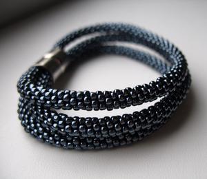 Браслет цвета "Мокрый асфальт", авторская бижутерия, ручная работа, японский бисер, на руку 16-18см (арт.17/001Б)