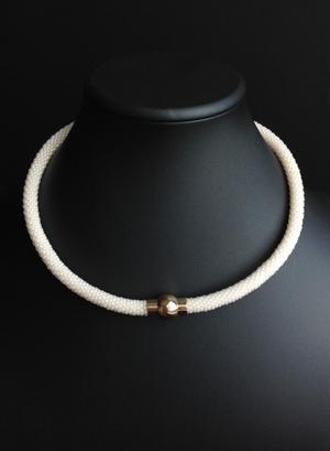 Колье-чокер жемчужного цвета, классика, авторская бижутерия, ручная работа, японский бисер, на шею 38-40см (арт.17/003)