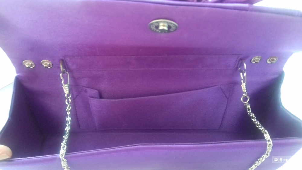 Фиолетовый клатч с цветами на цепочке или ремешке