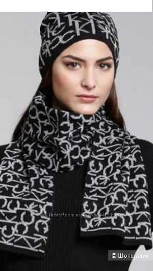 Шапка Calvin Klein с люриксом.