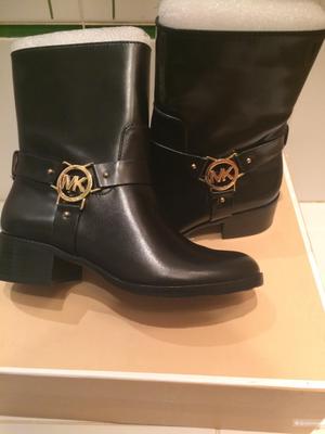 Новые сапоги Michael Kors. Размер 35. Американский 5.