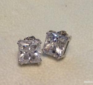 Серьги-пуссеты Adriana Orsini с цирконом