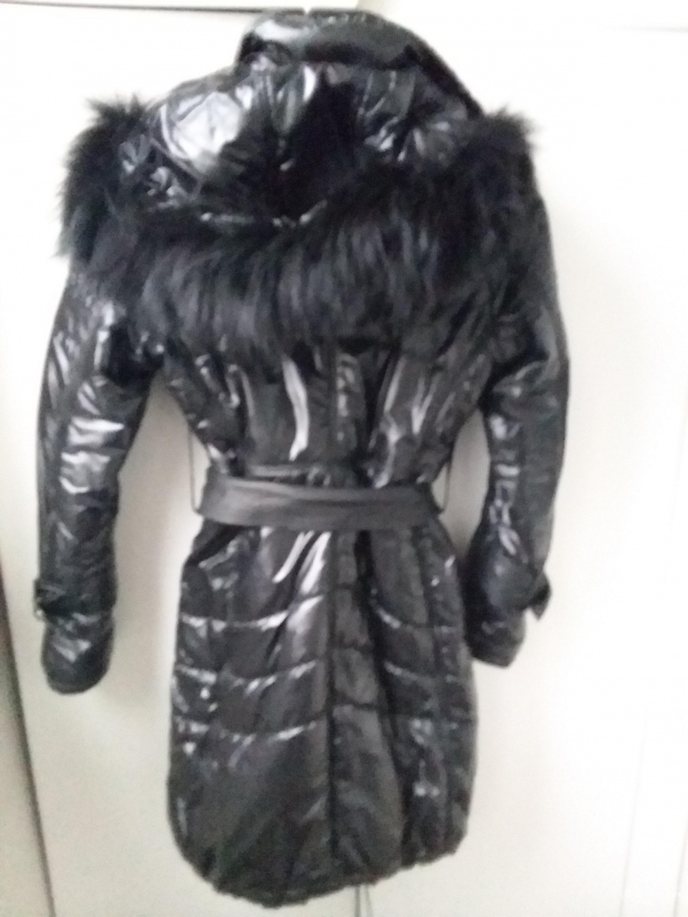 Женское пальто с натуральным мехом FONTANELLI  на 44-46 размер