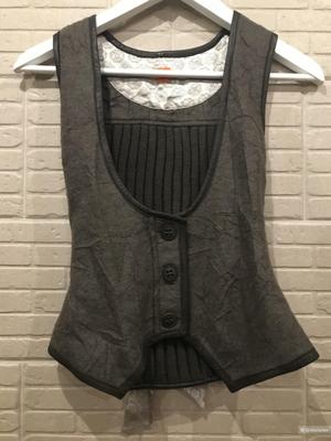 Жилет Hugo boss р 42-44 (ru)