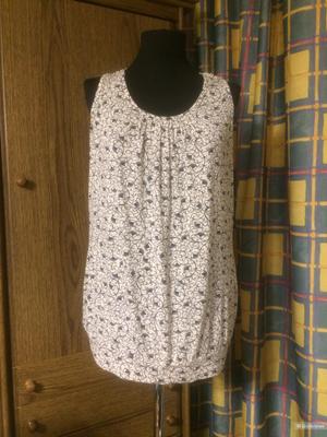 Футболка с кружевной спинкой 8-е Марта 50 размер