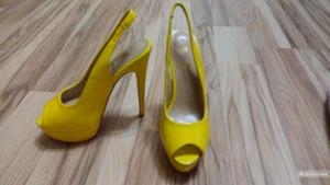 Босоножки Christian Louboutin 35,5 размер