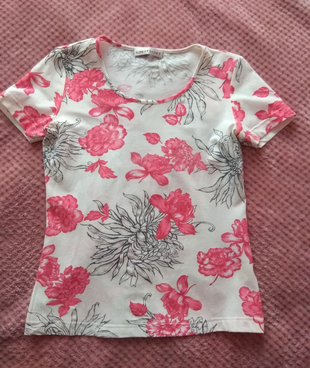 Блузка = футболка Apriori, размер 34 (нем) = 38-42 (рос)