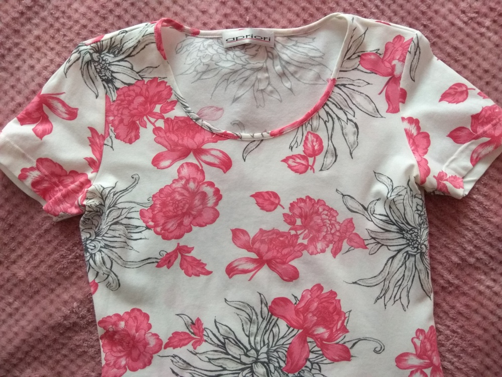 Блузка = футболка Apriori, размер 34 (нем) = 38-42 (рос)