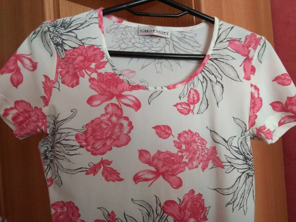 Блузка = футболка Apriori, размер 34 (нем) = 38-42 (рос)